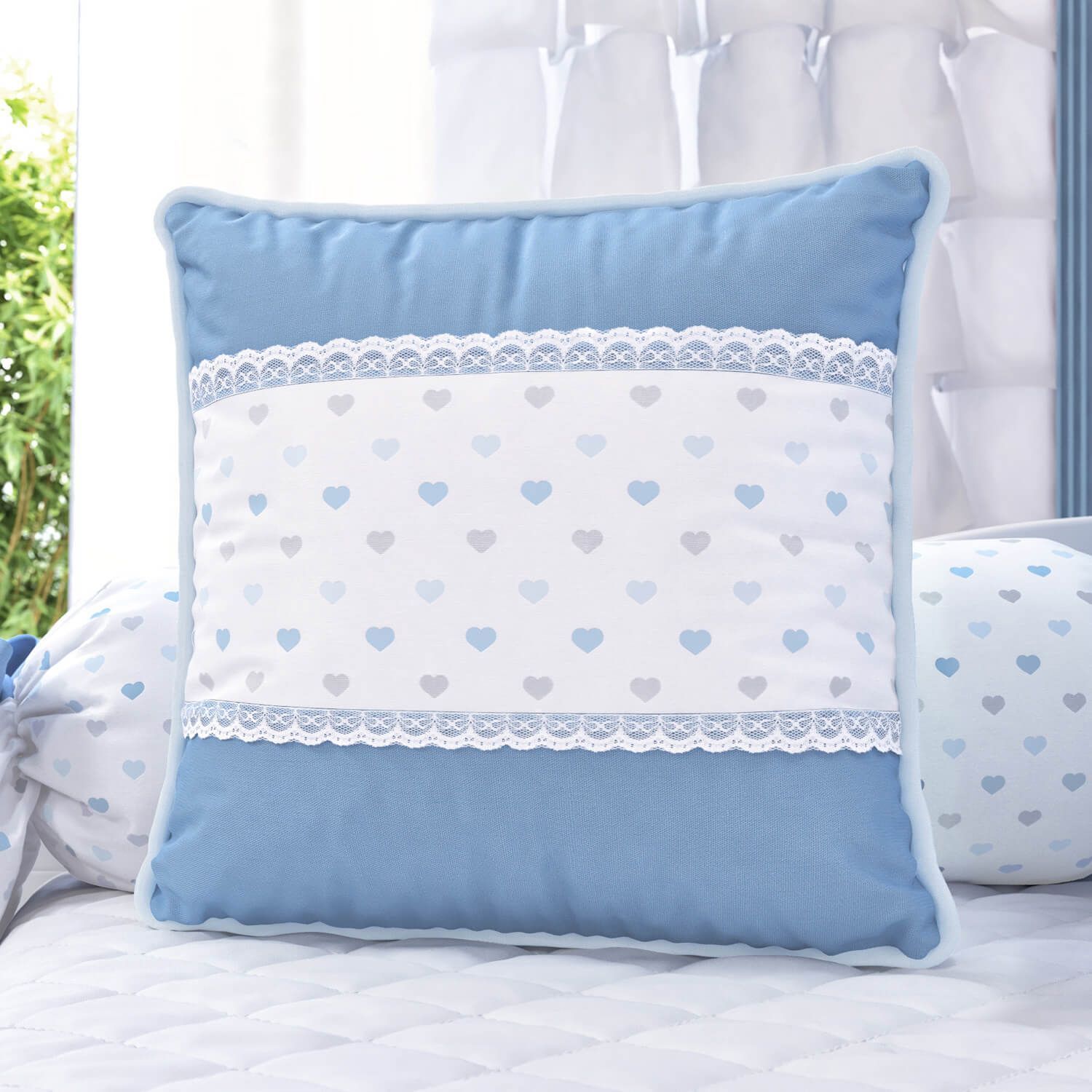 Almofada Renda e Corações 38cm