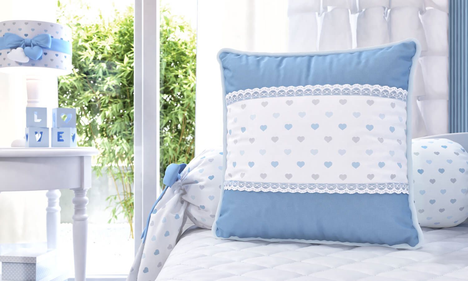 Almofada Renda e Corações 38cm