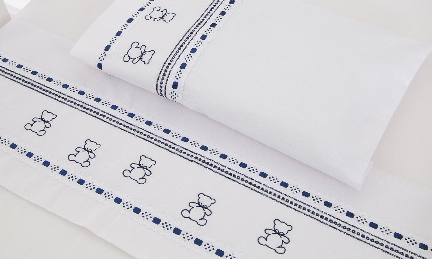 Jogo de Lençol Berço Bordado Ursinho Branco 3 Peças