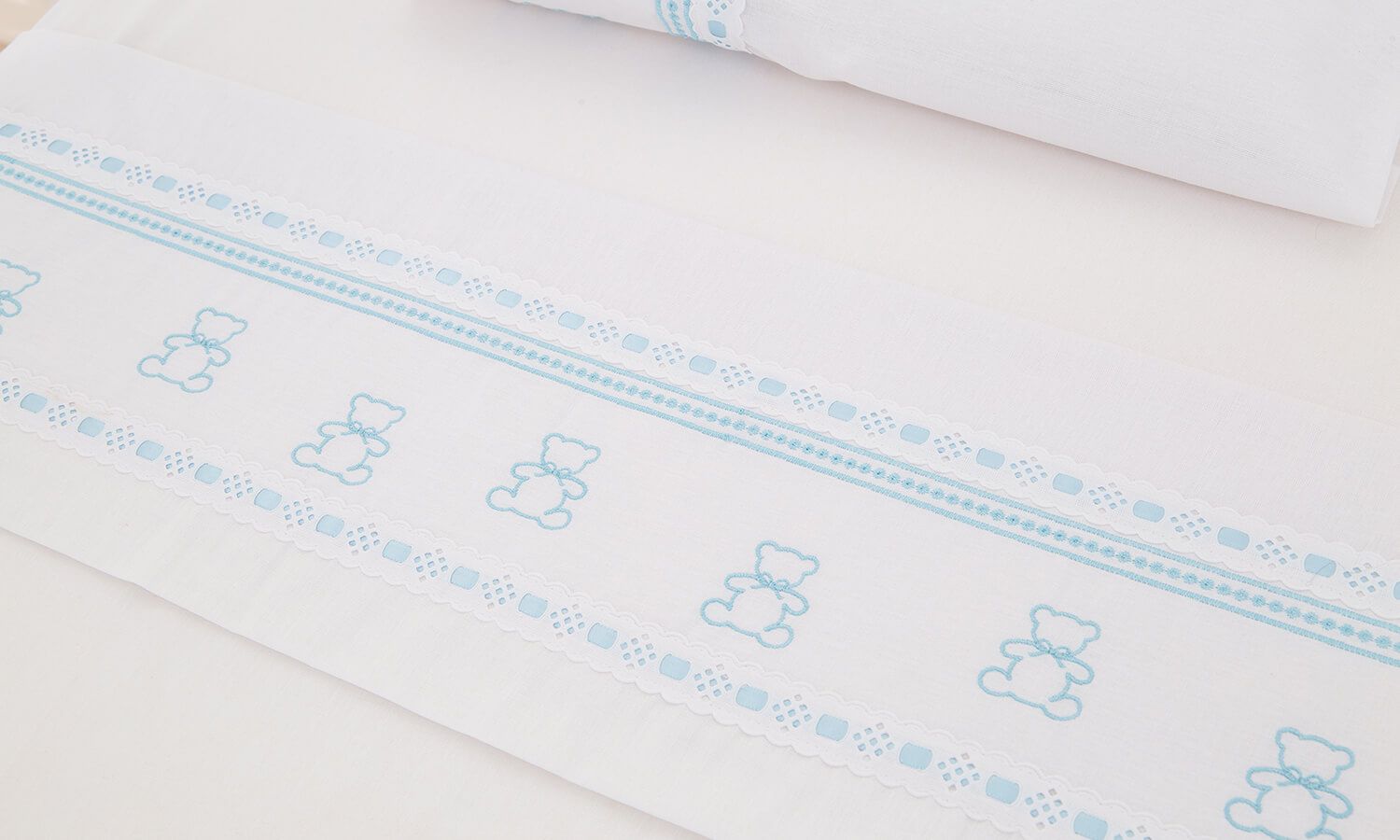 Jogo de Lençol Berço Bordado Ursinho Branco 3 Peças