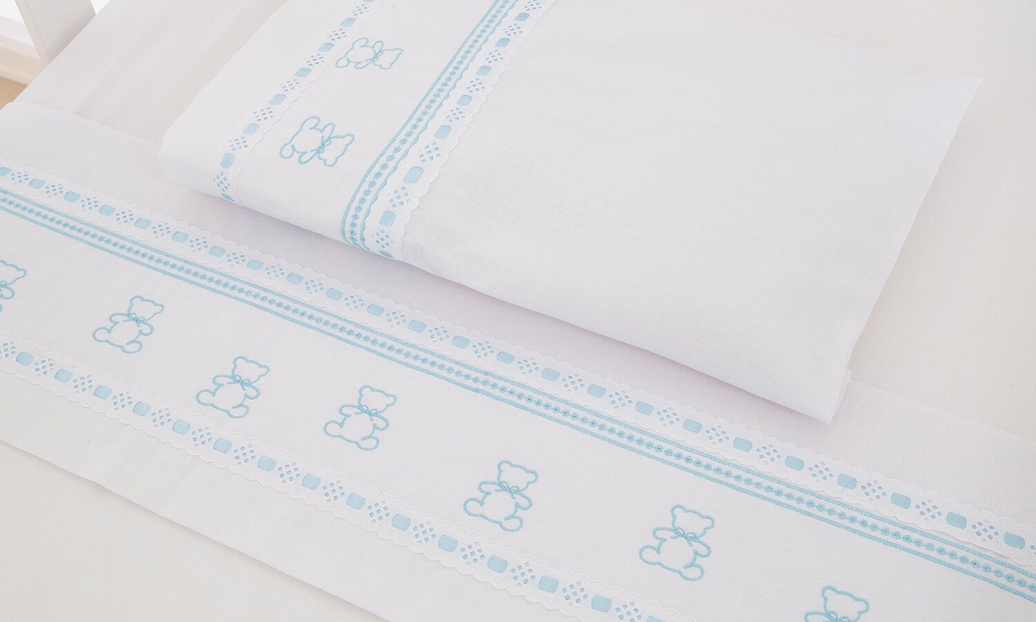 Jogo de Lençol Berço Bordado Ursinho Branco 3 Peças