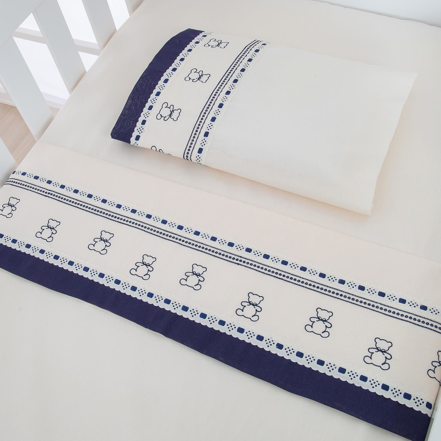 Jogo de Lençol Berço Bordado Ursinho Azul Marinho 3 Peças