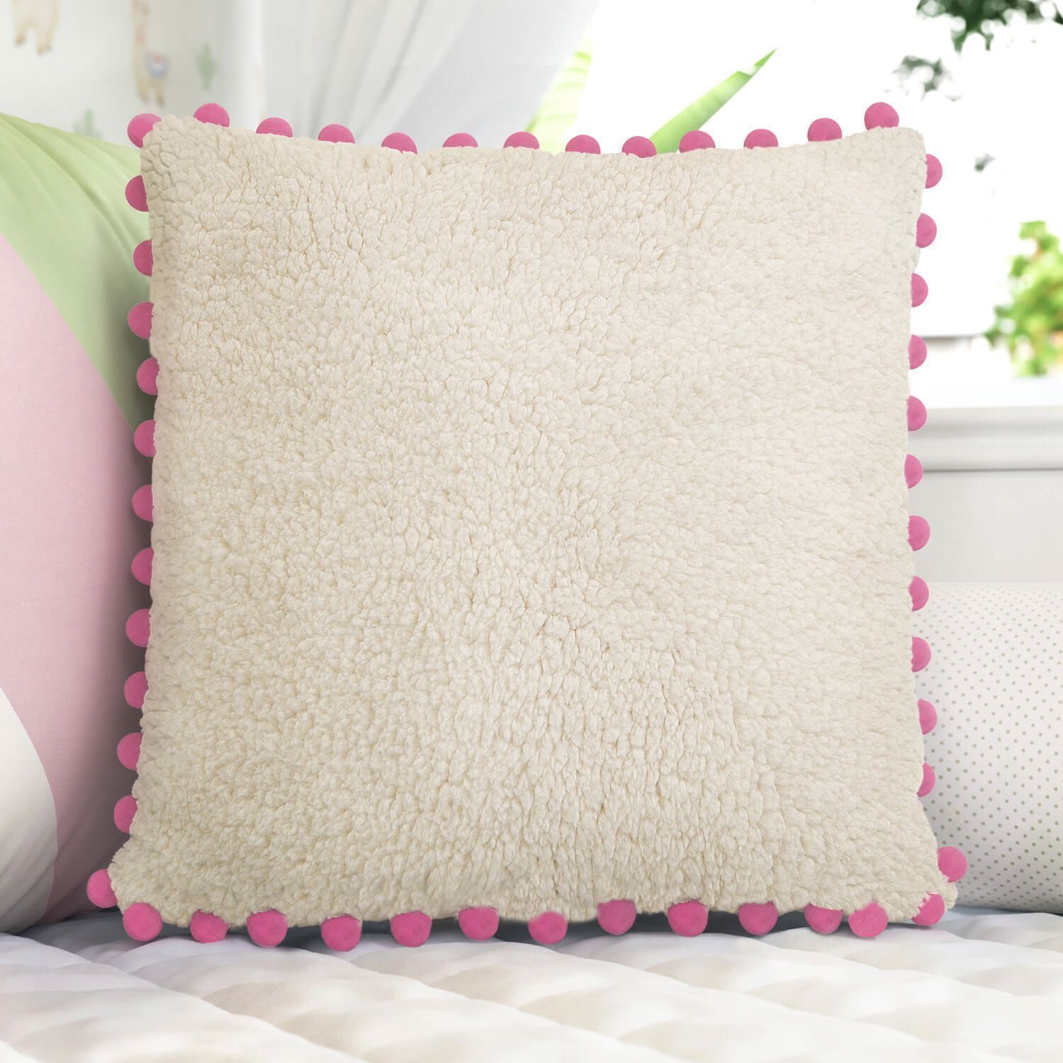 Almofada Pelúcia e Pompons 38cm