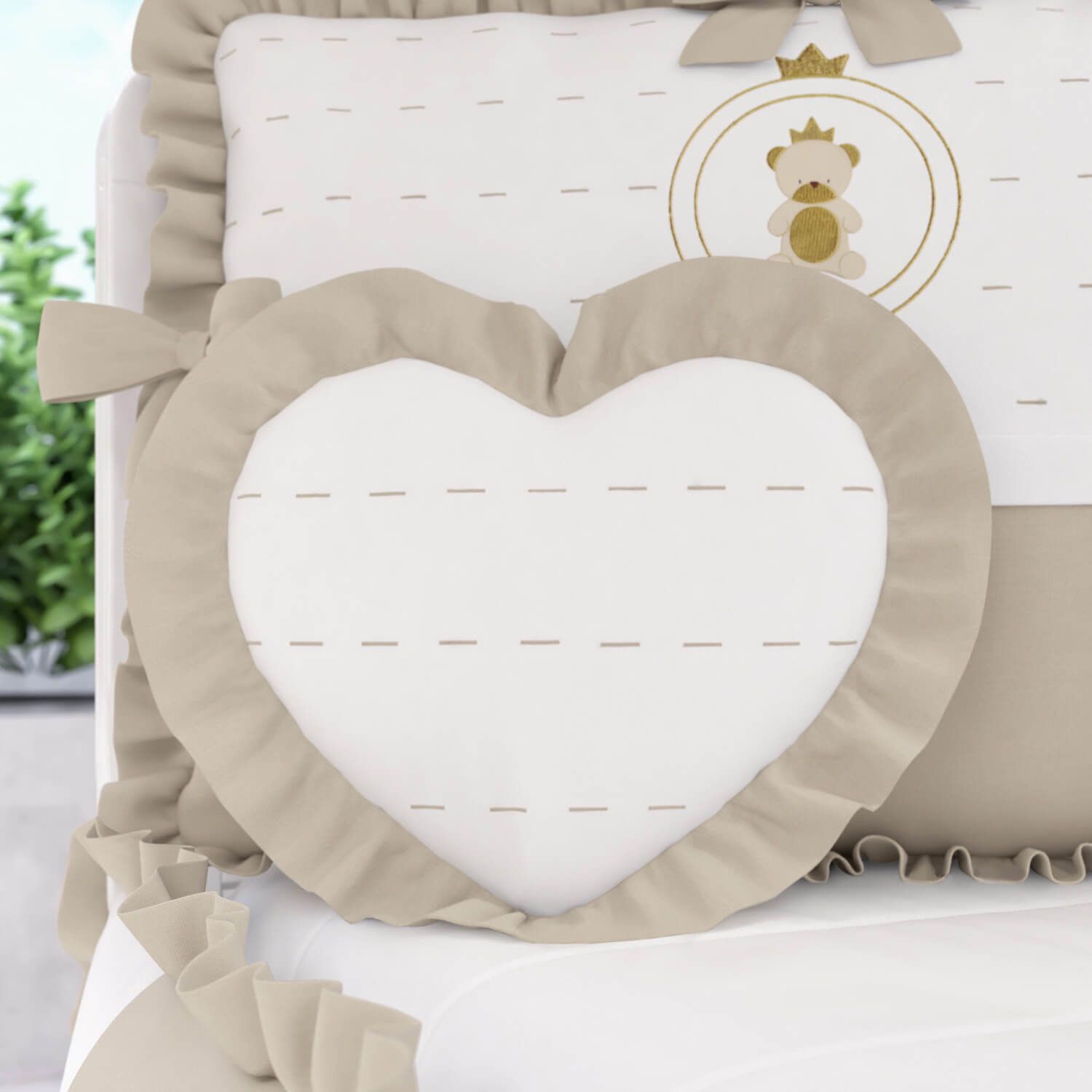 Almofada Coração com Babado Azul Marinho 33cm