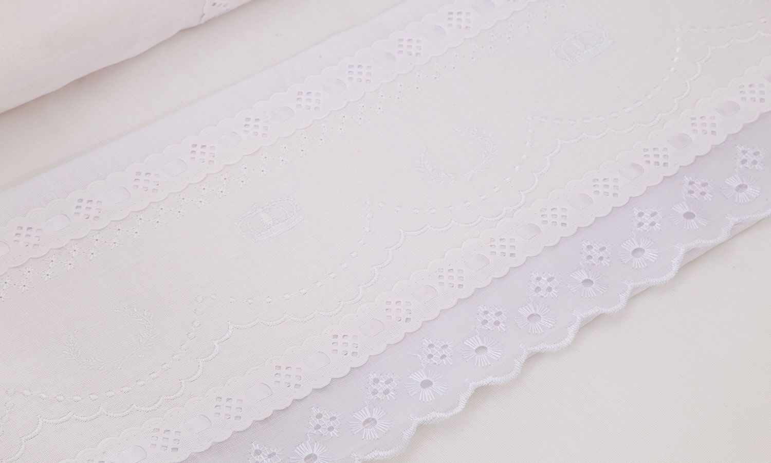 Jogo de Lençol Berço Bordado Mariana Branco 3 Peças