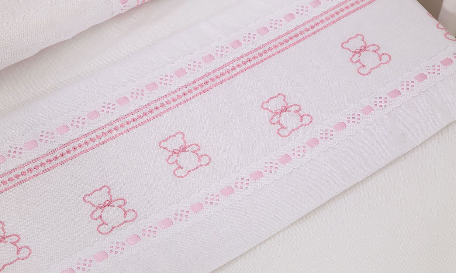 Jogo de Lençol Berço Bordado Ursinho Branco 3 Peças