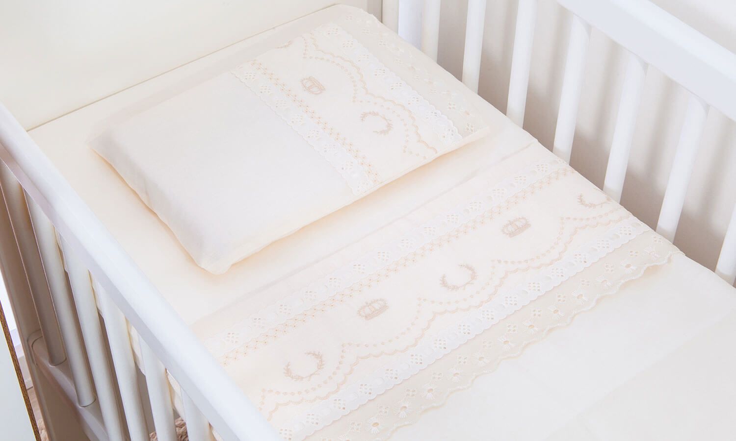 Jogo de Lençol Berço Bordado Mariana Branco 3 Peças