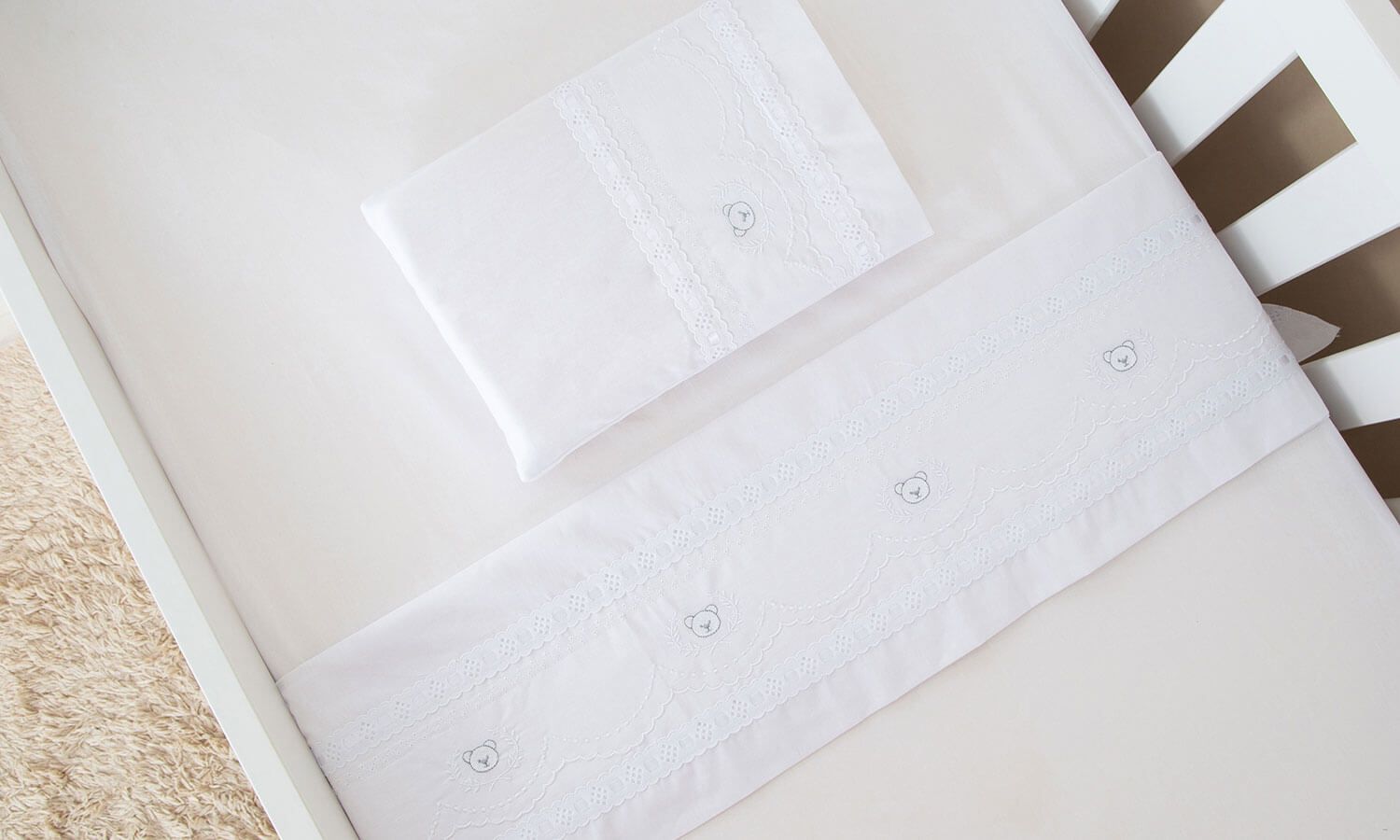 Jogo de Lençol Berço Bordado Ursinho Real Branco 3 Peças