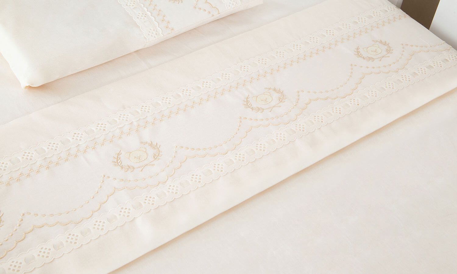 Jogo de Lençol Berço Bordado Ursinho Real Branco 3 Peças