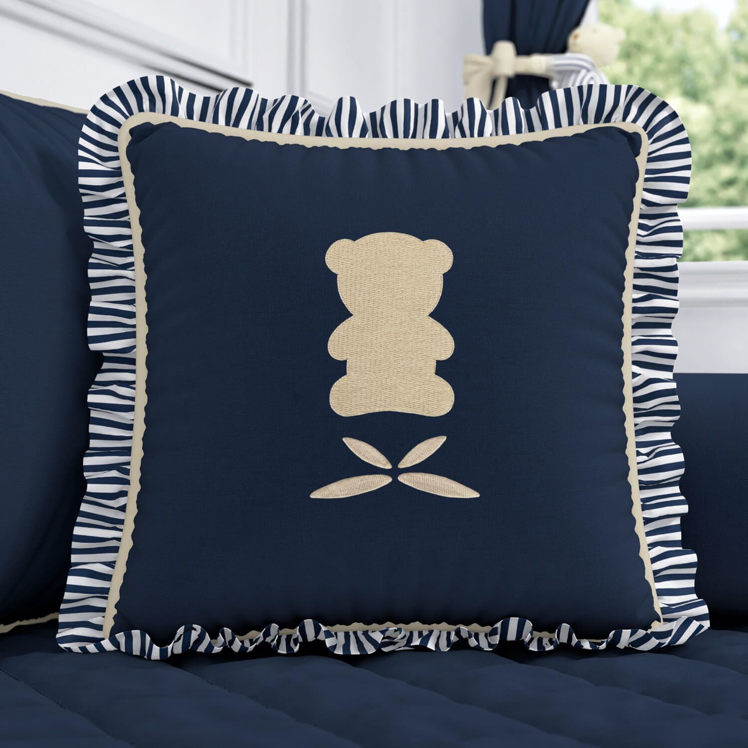 Almofada Urso Luxo Branco/Azul Marinho com Babado 38cm