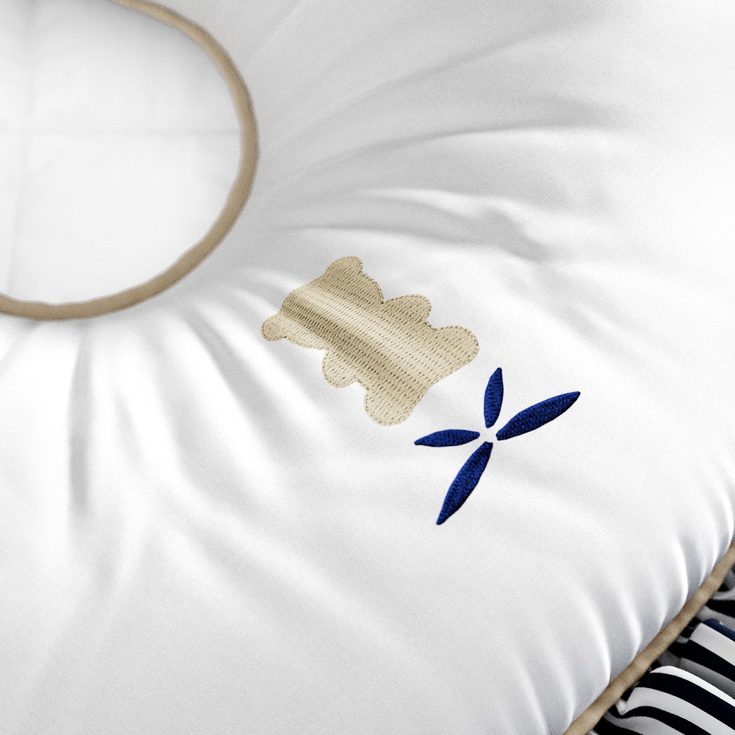 Almofada Amamentação Urso Luxo Branco e Azul Marinho