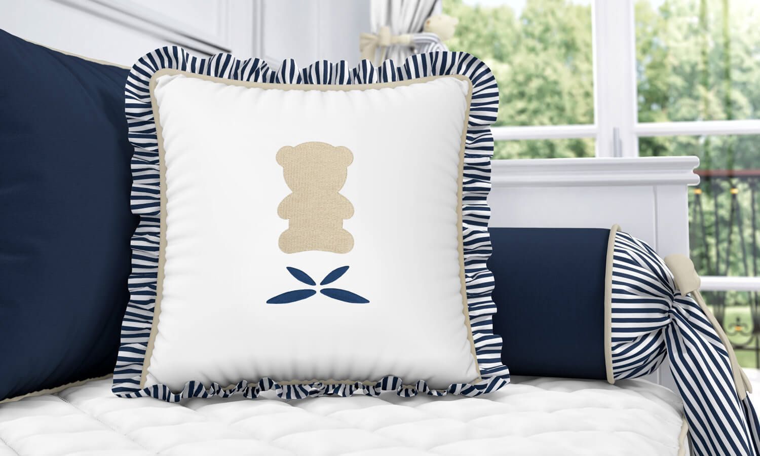 Almofada Urso Luxo Branco/Azul Marinho com Babado 38cm
