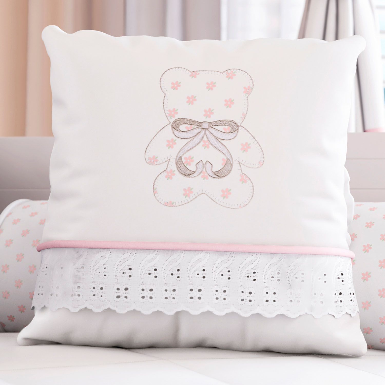 Almofada Bordada Ursinha Sophia Provençal 38cm