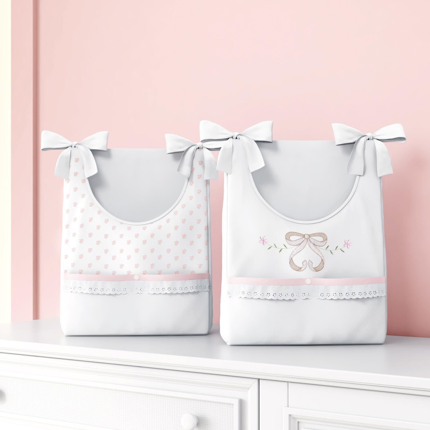 Porta Fraldas Bordado Laço e Florzinhas