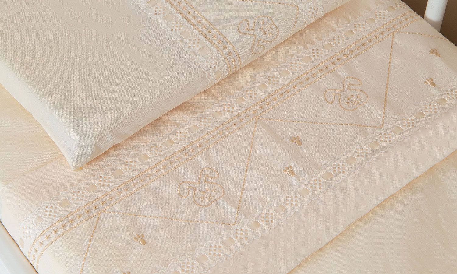 Jogo de Lençol Berço Bordado Coelho Branco 3 Peças