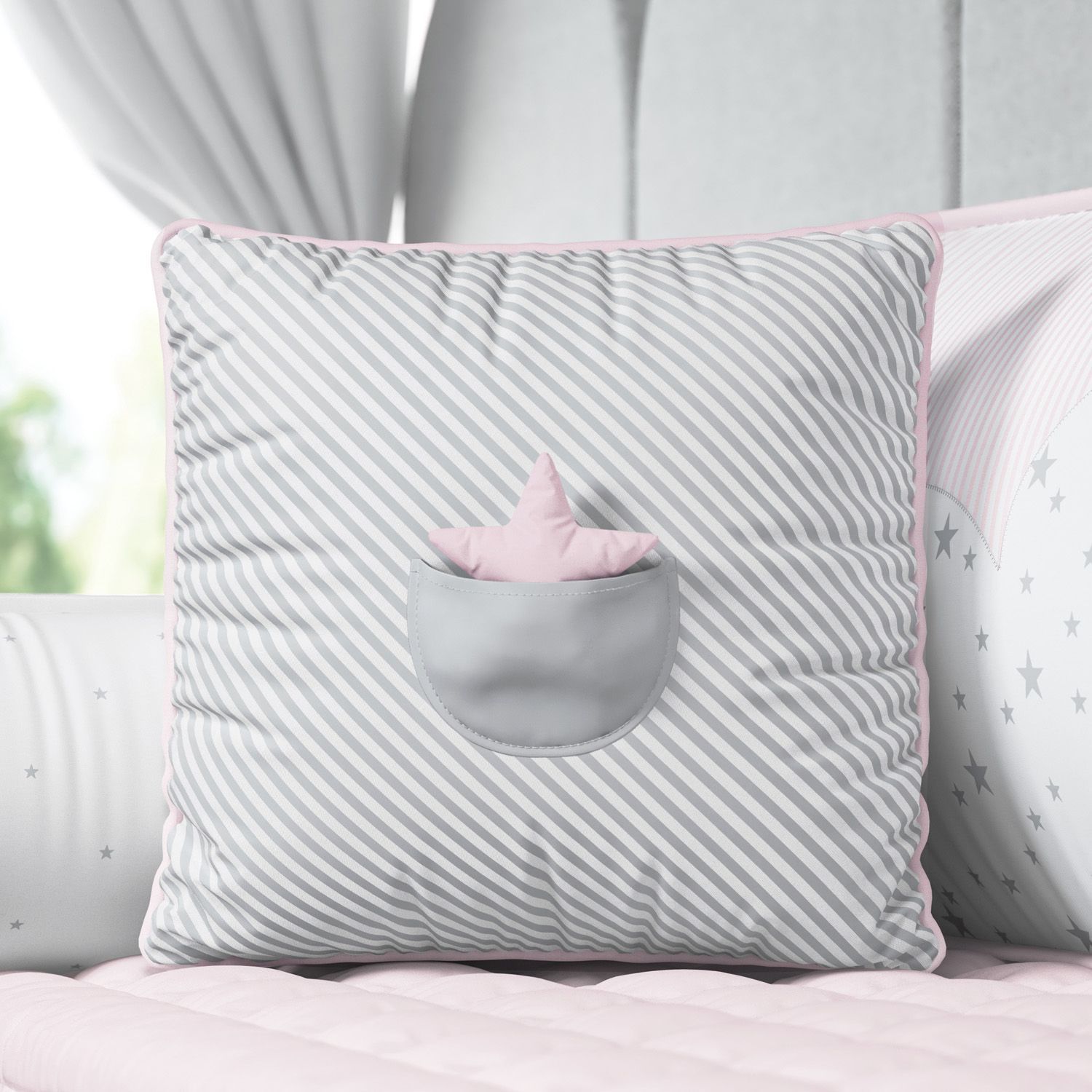 Almofada Listrada com Bolso Estrelinha Cinza/Salmão 38cm