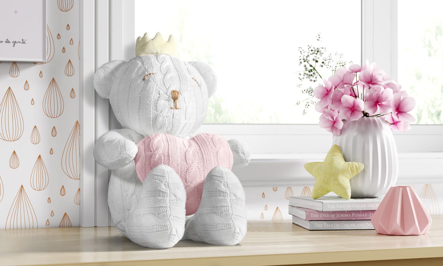 Ursinha Princesa Tricot com Coroa e Coração 42cm