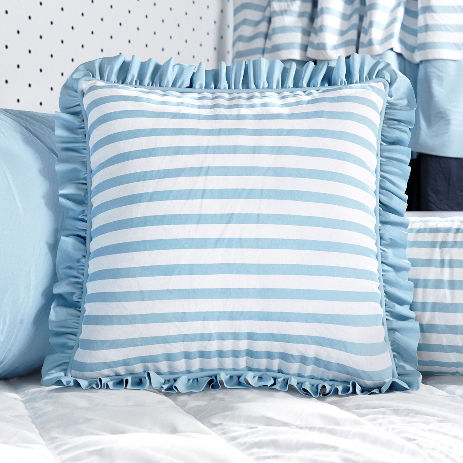 Almofada Listrada com Babado 38cm