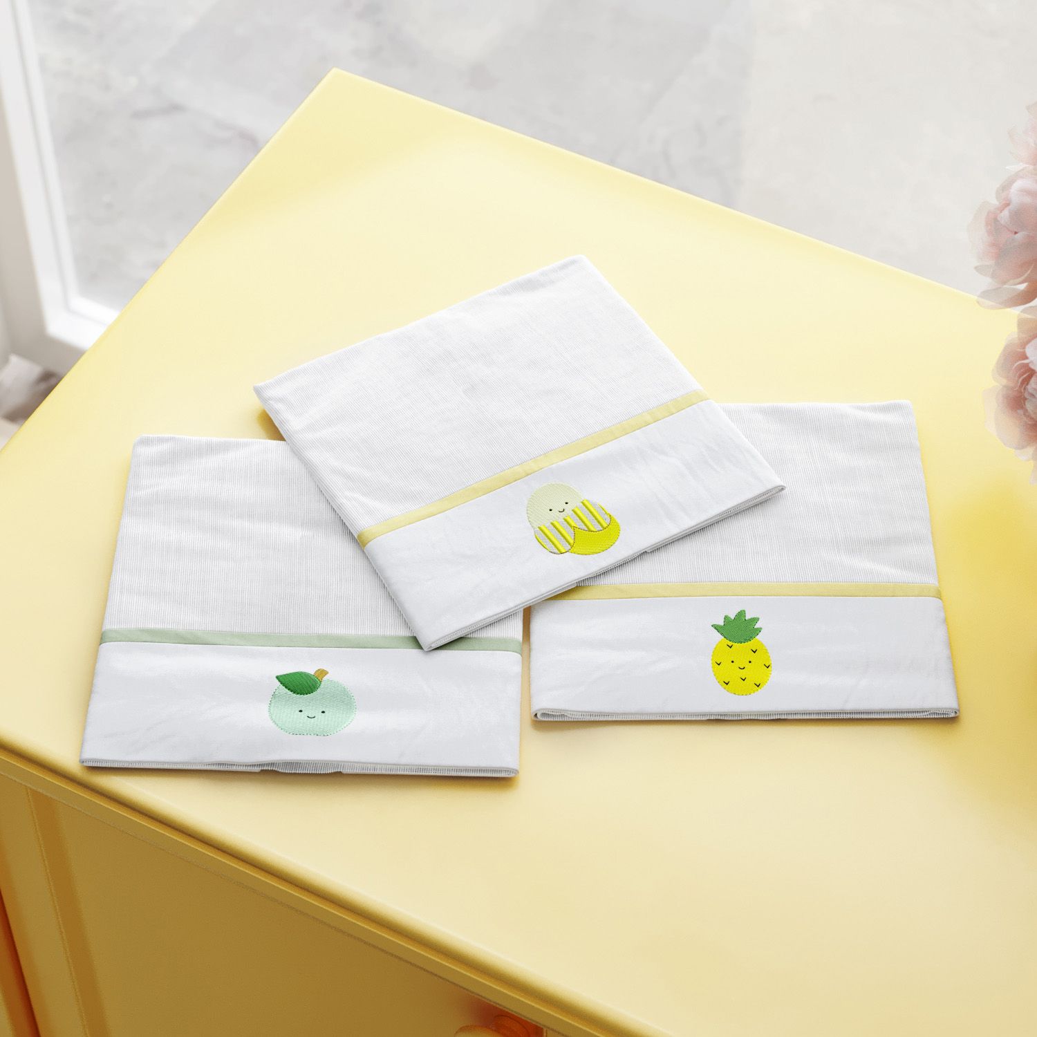 Jogo de Fraldas de Ombro com Barra Bordado Frutinhas