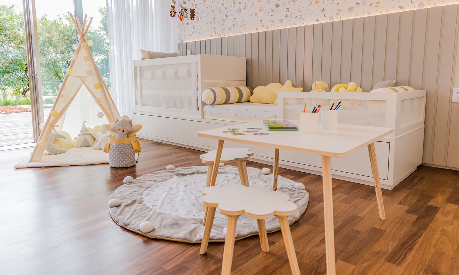 Mesa Infantil Quadrada Branca