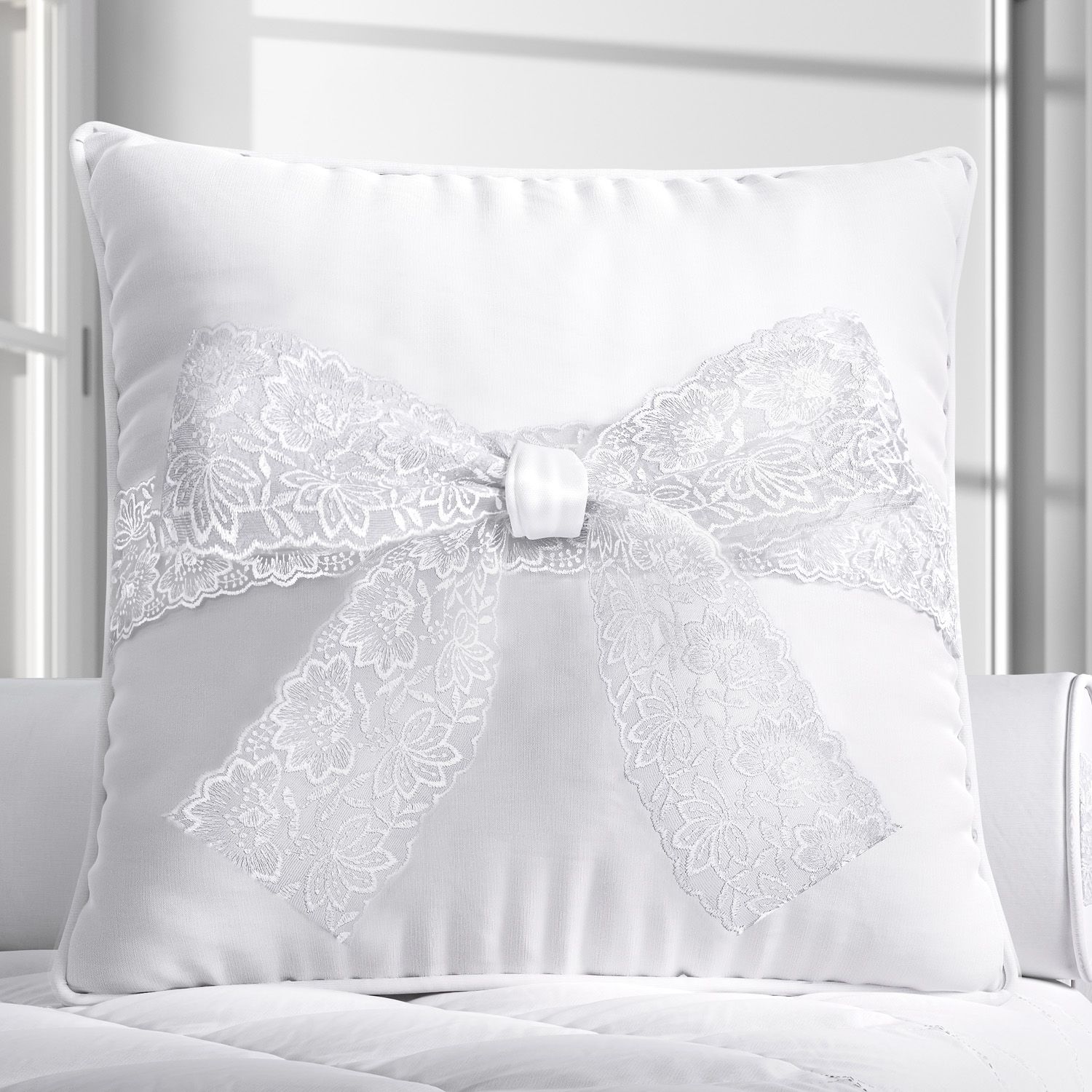 Almofada Quadrada Laço de Renda Guipir 45cm