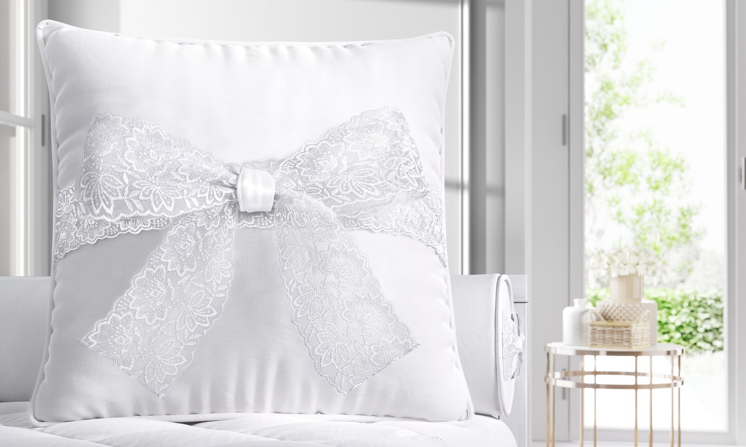 Almofada Quadrada Laço de Renda Guipir 45cm