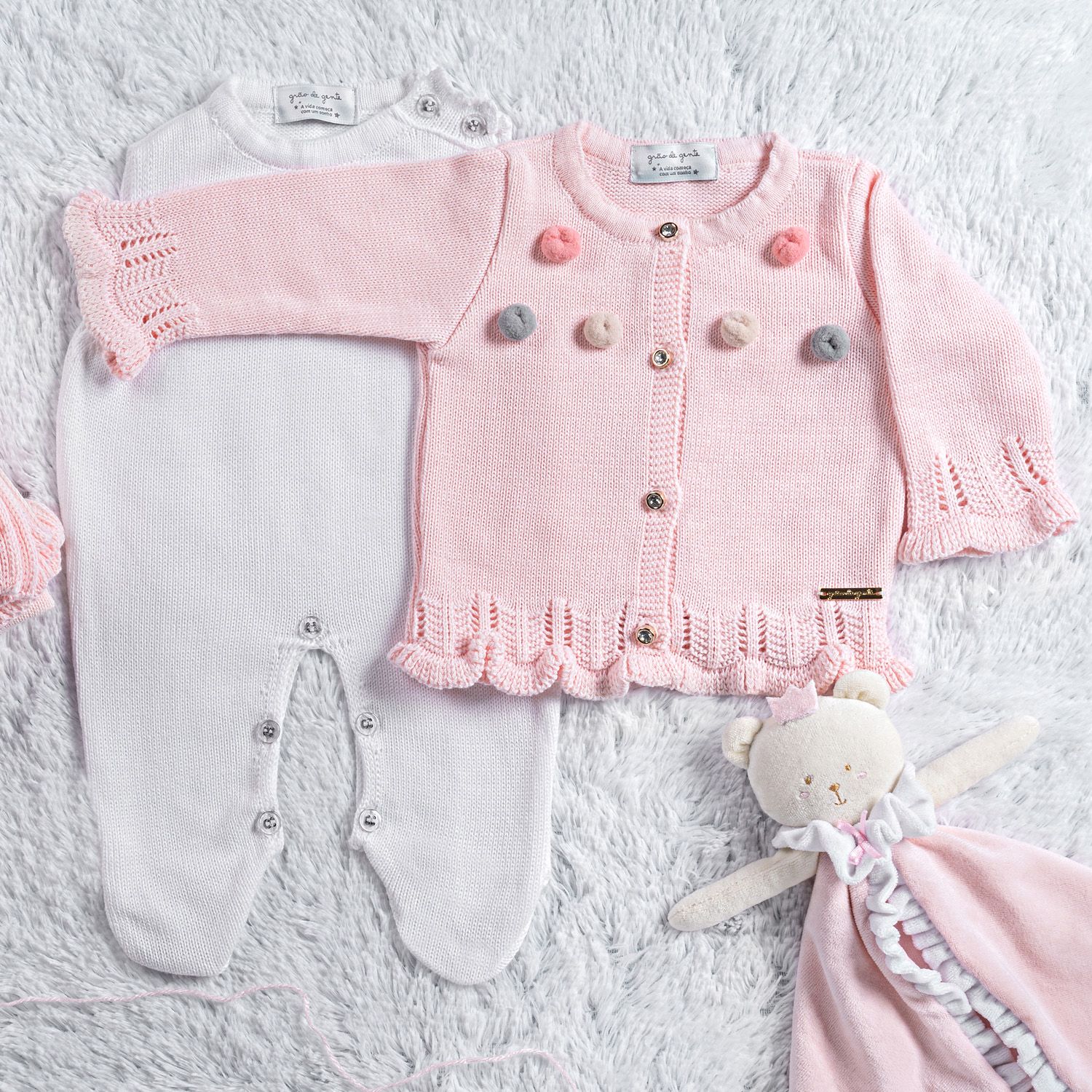 Saída Maternidade Tricot Casaquinho Pompom Rosa Tutti-frutti 03 Peças