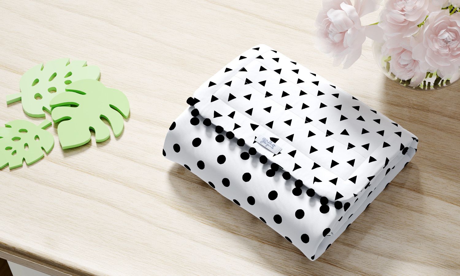 Trocador de Fraldas Portátil Triângulo Poá Branco e Preto 85x40cm