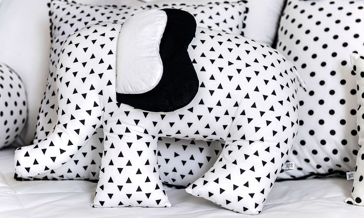 Almofada Elefante Brincadeira na Selva 50cm