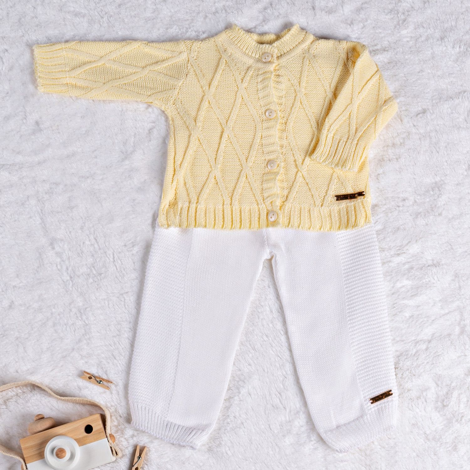 Saída Maternidade Tricot Calça e Casaquinho Amarelo Camomila 02 Peças