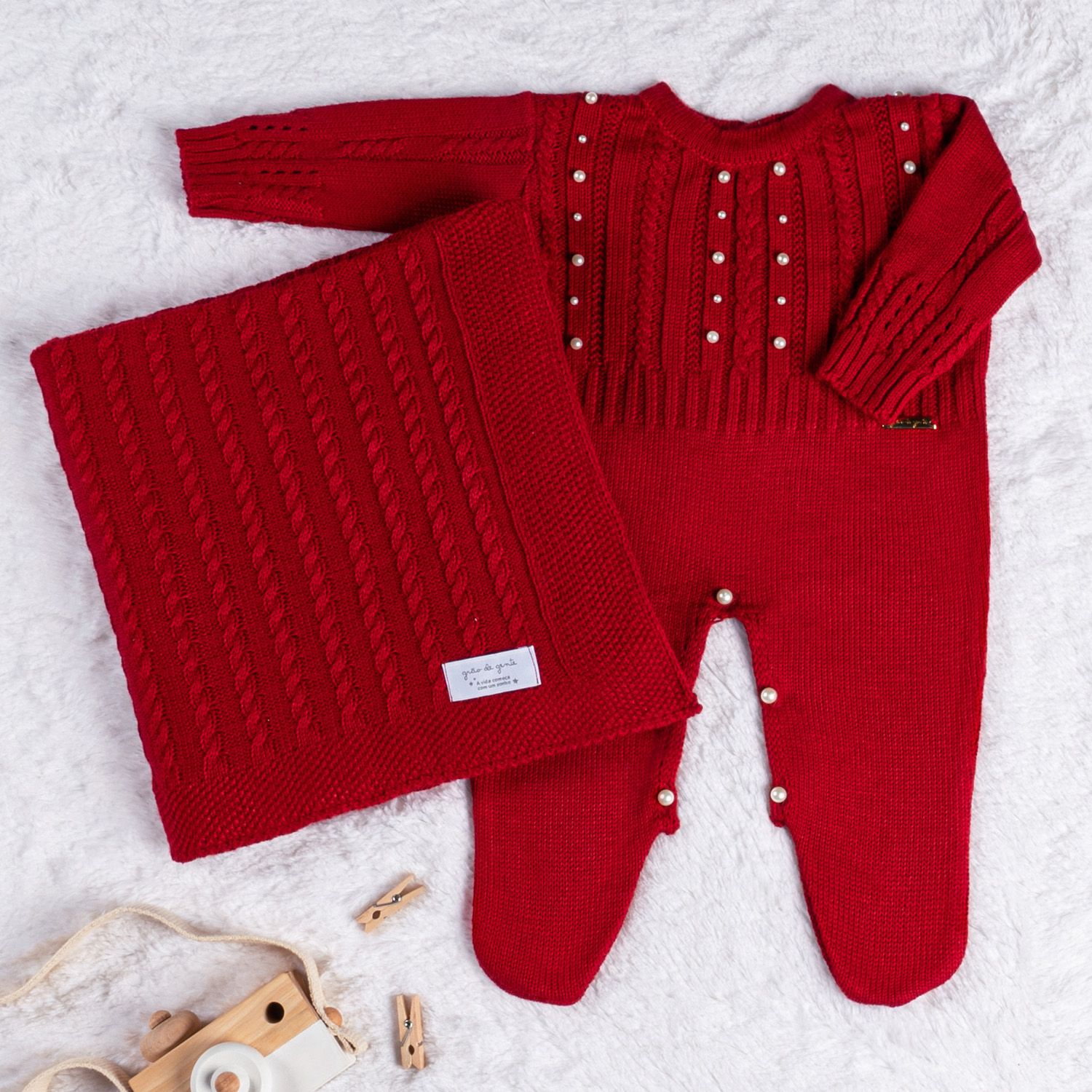 Saída Maternidade Tricot Trança e Pérola Vermelho 02 Peças