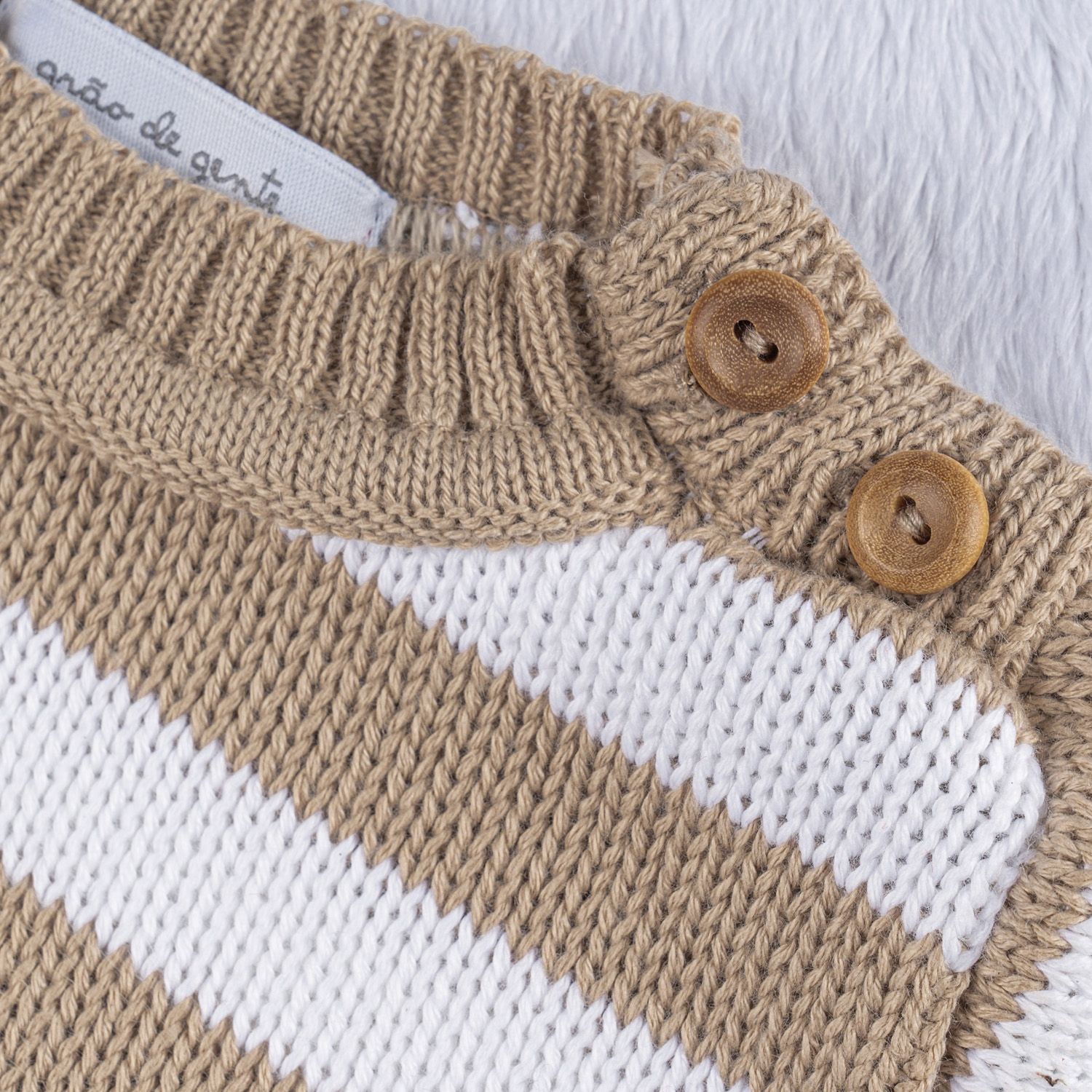 Saída Maternidade Tricot Casaquinho Neutro Chic Bege e Branco 03 Peças