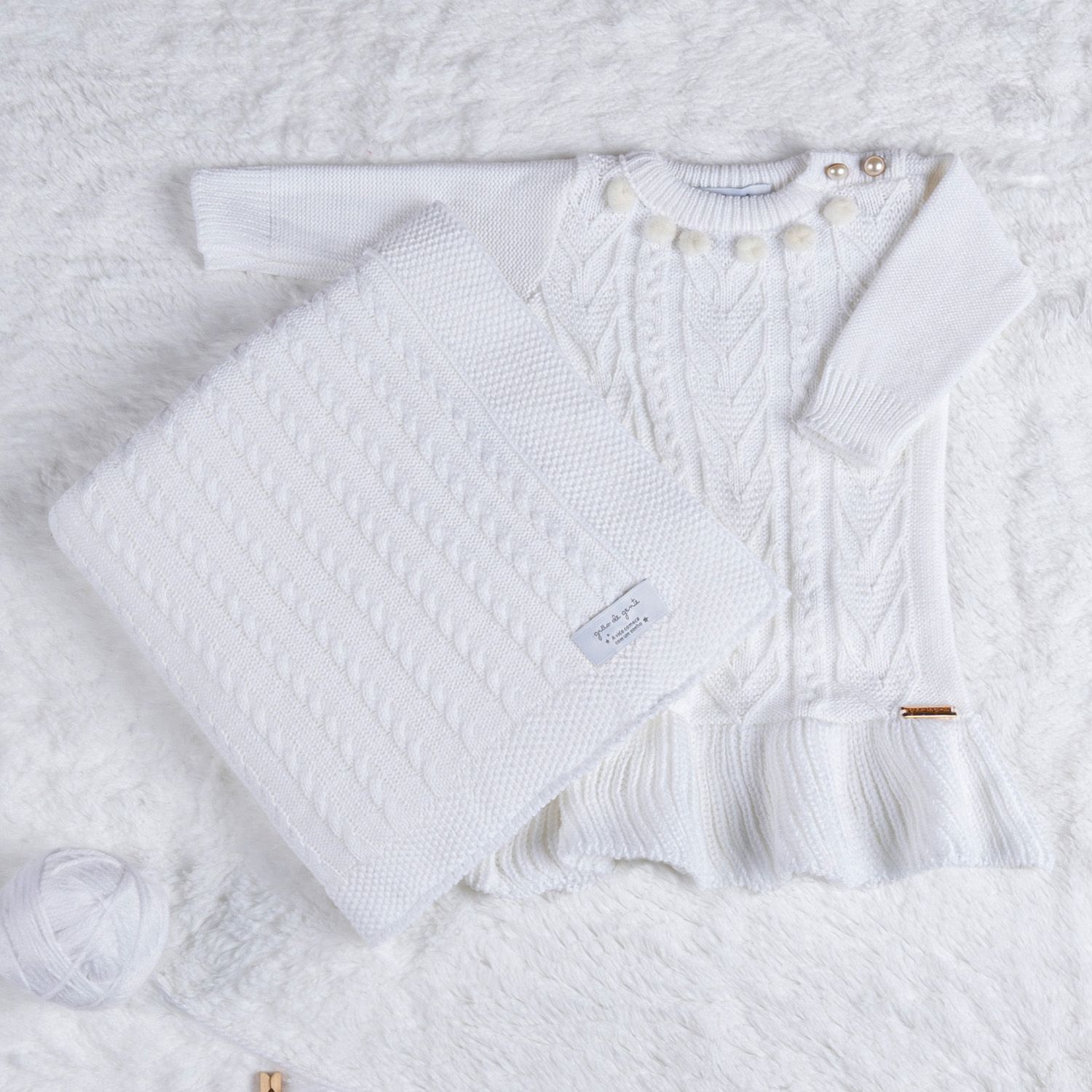 Saída Maternidade Tricot Vestido Pompom Branco Chantilly 02 Peças