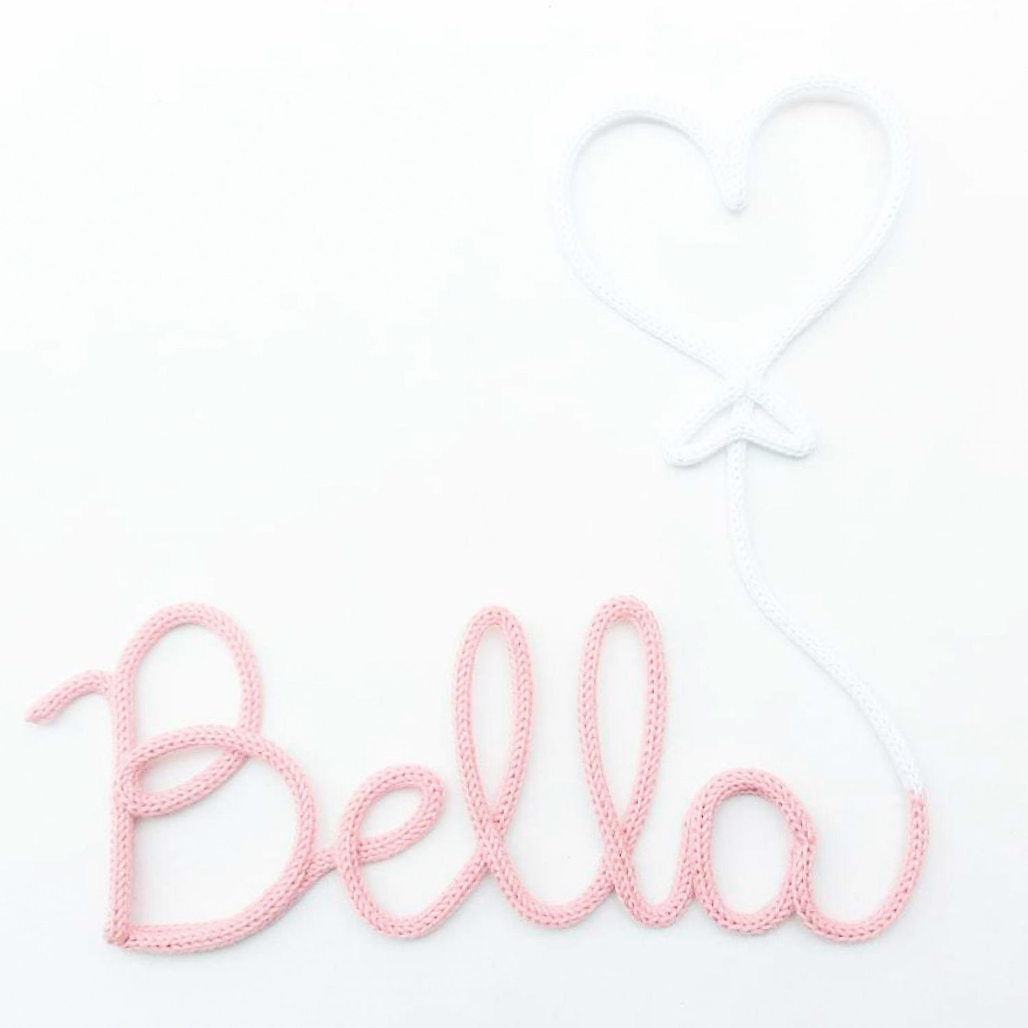 Nome Tricotin Personalizado Coração Branco e Rosé (até 6 letras)