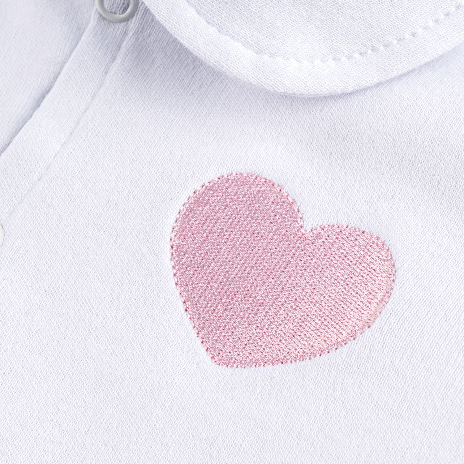 Macacão Longo Bordado Coração Branco