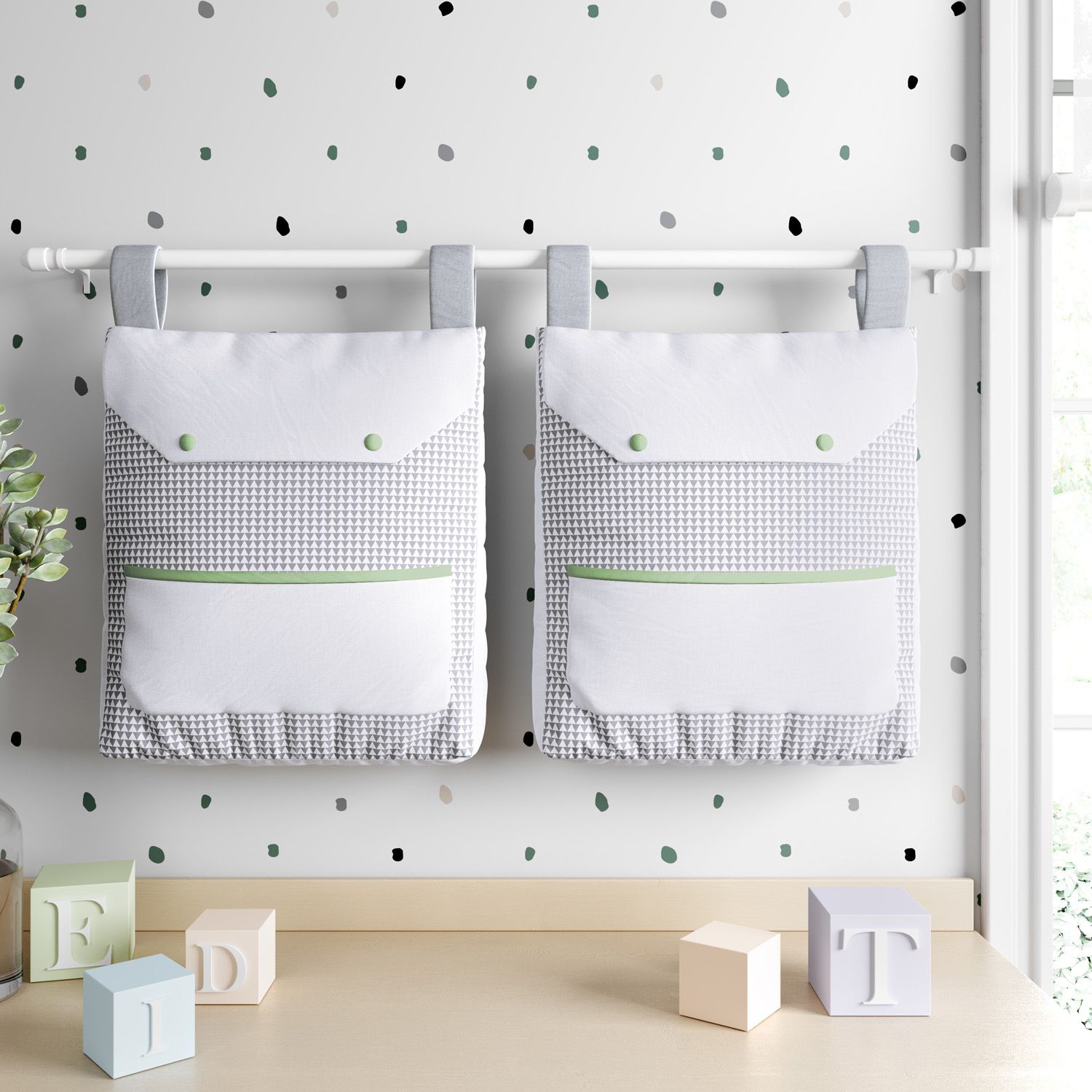 Porta Fraldas Varão Geométrico Triângulo Cinza e Verde