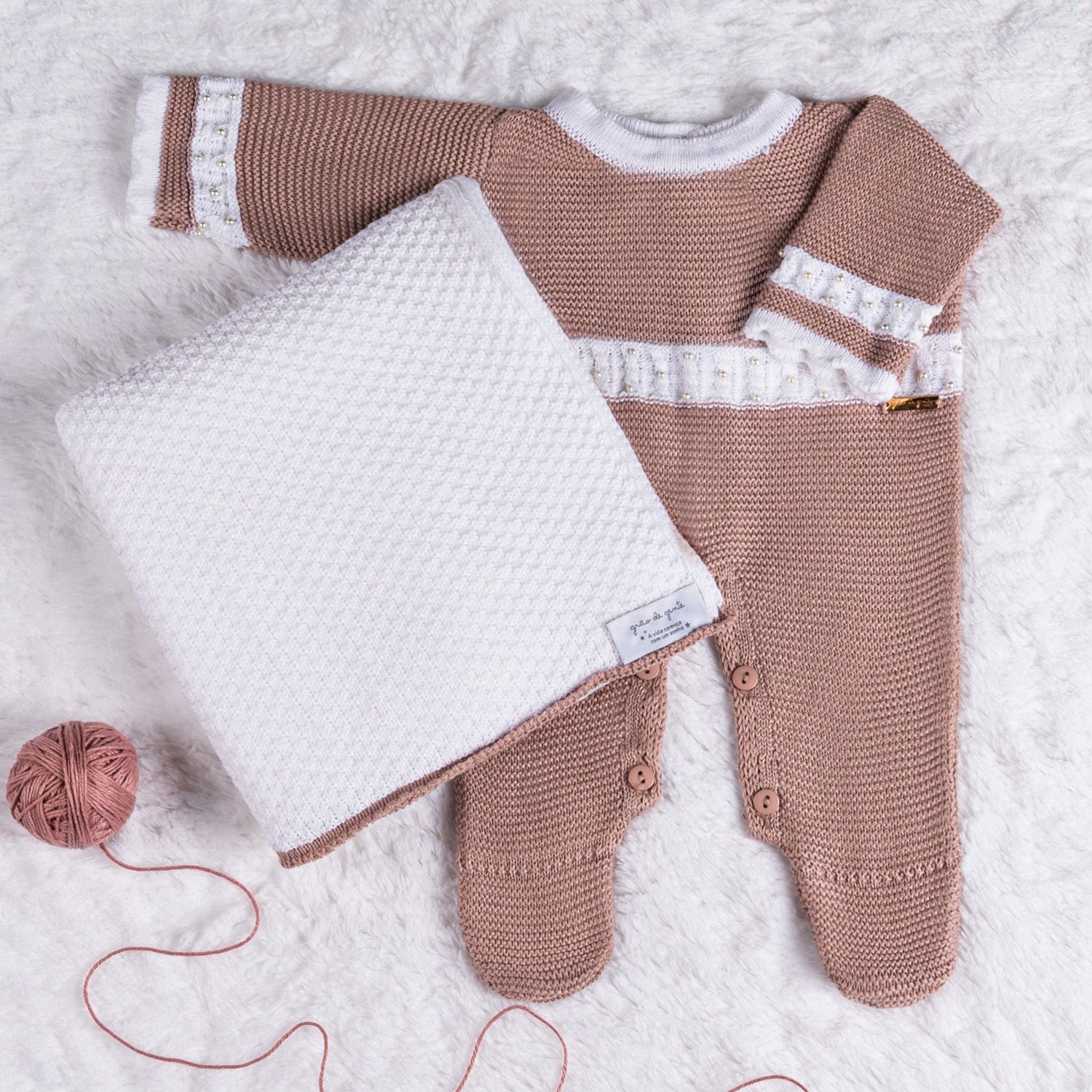 Saída Maternidade Tricot Macacão com Pérolas Nude Rosé 02 Peças