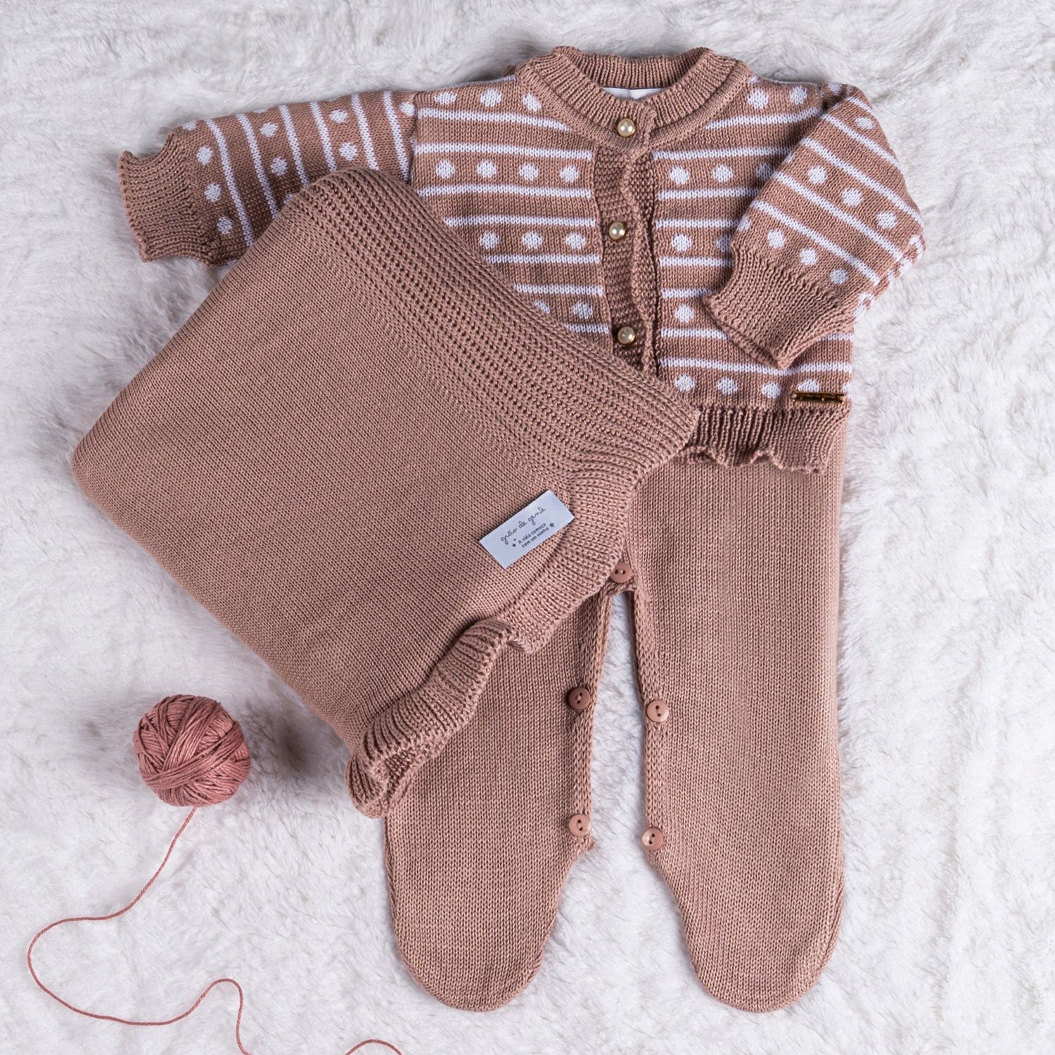 Saída Maternidade Tricot Clássico Poá Nude Rosé 03 Peças