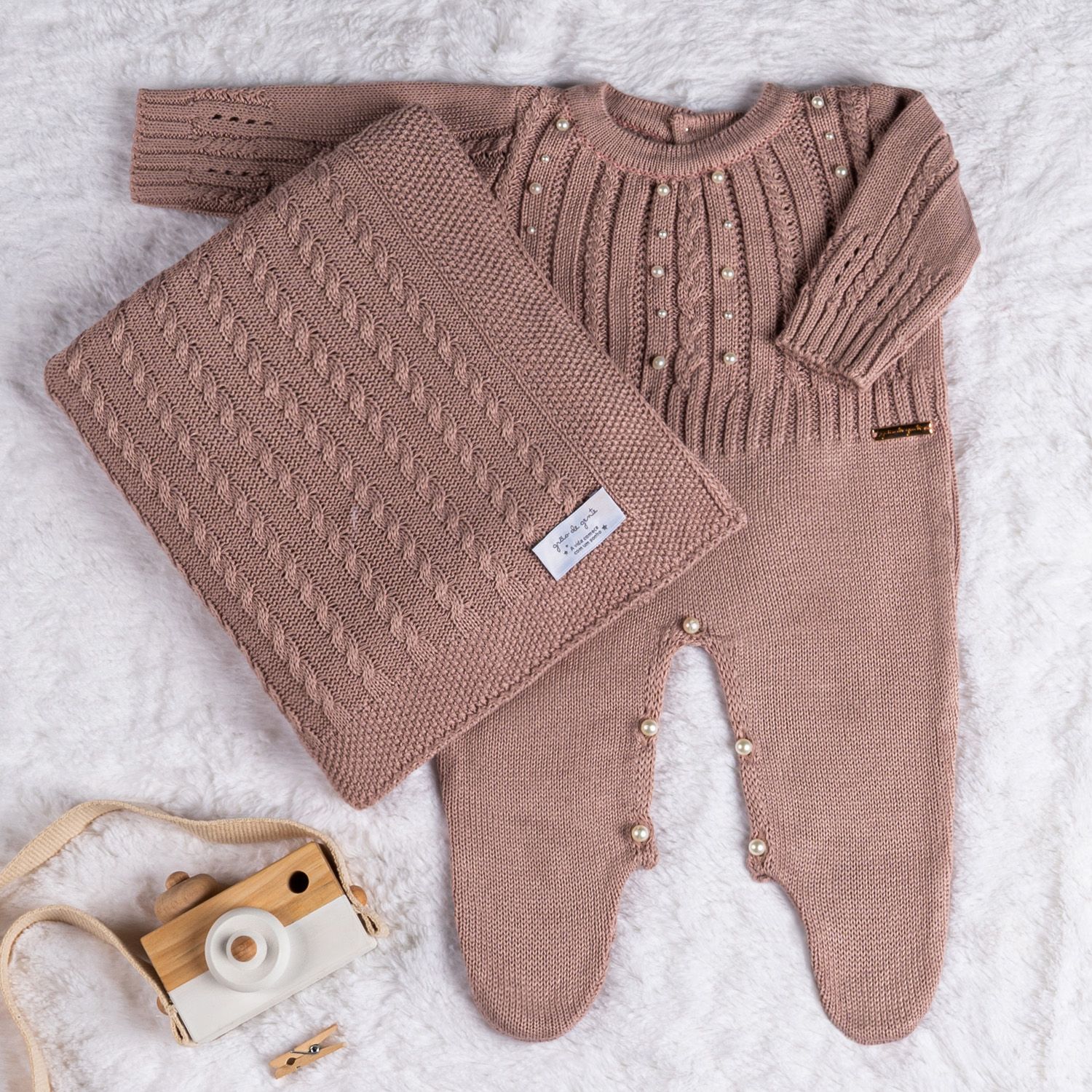 Saída Maternidade Tricot Trança e Pérola Vermelho 02 Peças