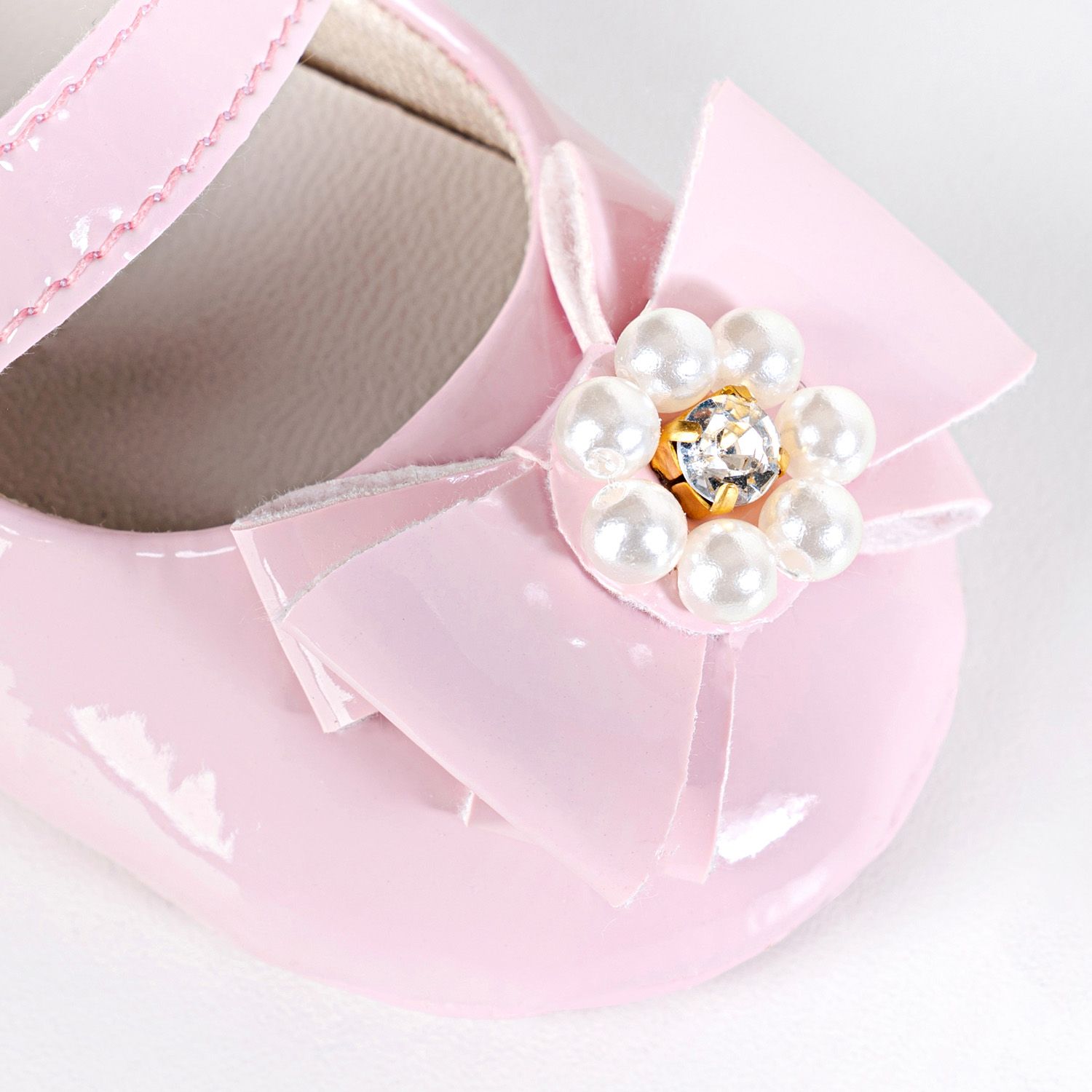 Sapatilha de Bebê Flor de Pérola Verniz Branco Tam 15