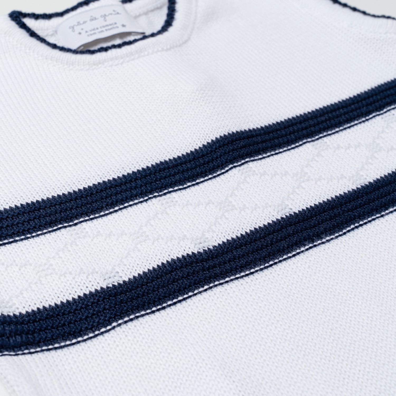Saída Maternidade Tricot Macacão e Casaquinho Branco e Azul Marinho 03 Peças