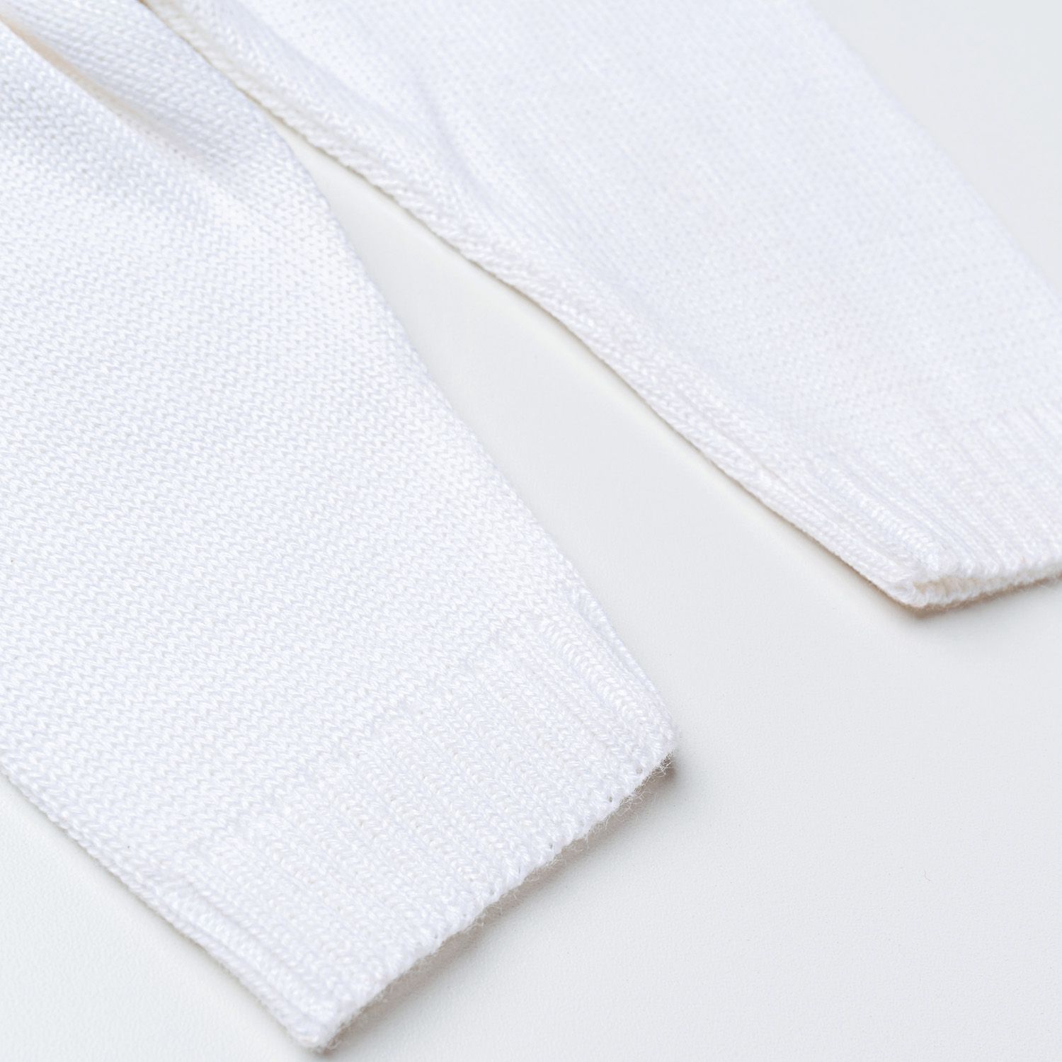 Saída Maternidade Tricot Vestido Listrado com Flores e Calça Branca 02 Peças