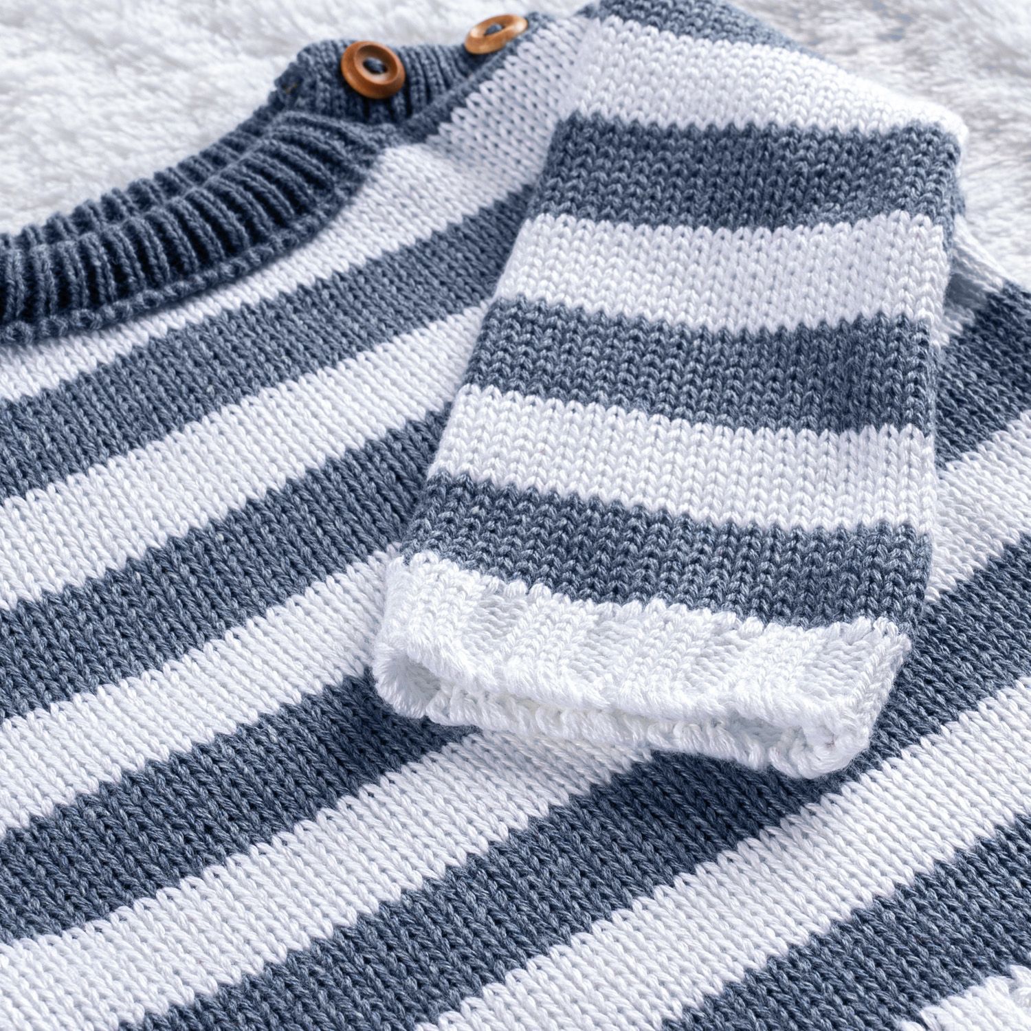 Casaquinho Tricot Listrado Bege