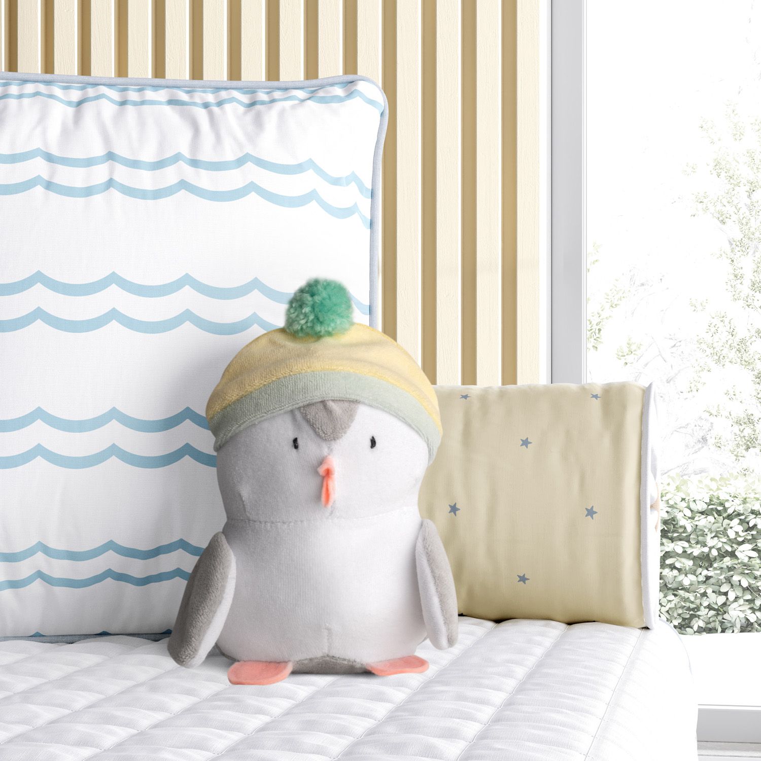 Bichinho de Pelúcia Bebê Pinguim com Gorrinho 15cm