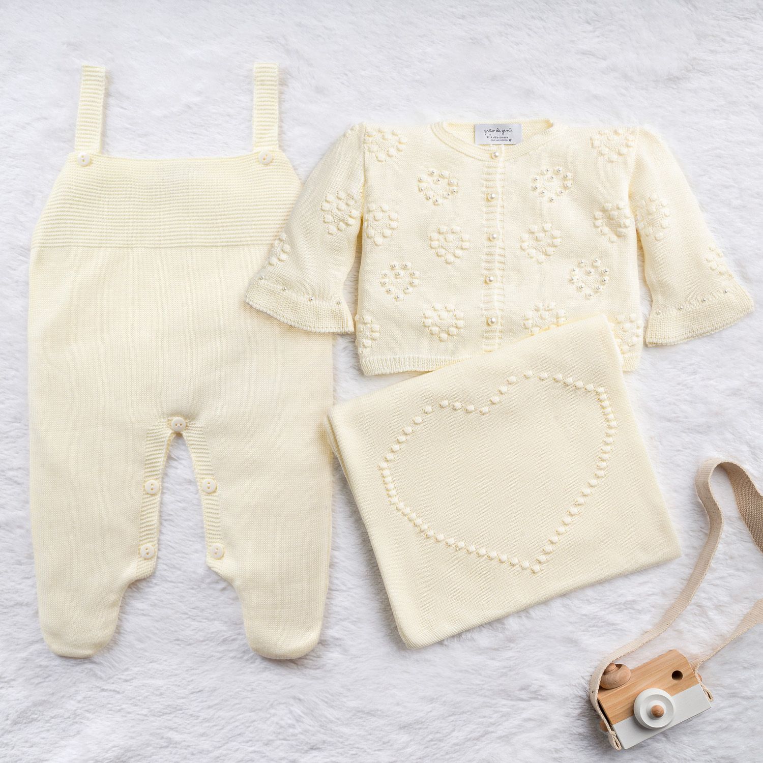 Saída Maternidade Tricot Coração e Pérola Vermelho 03 Peças