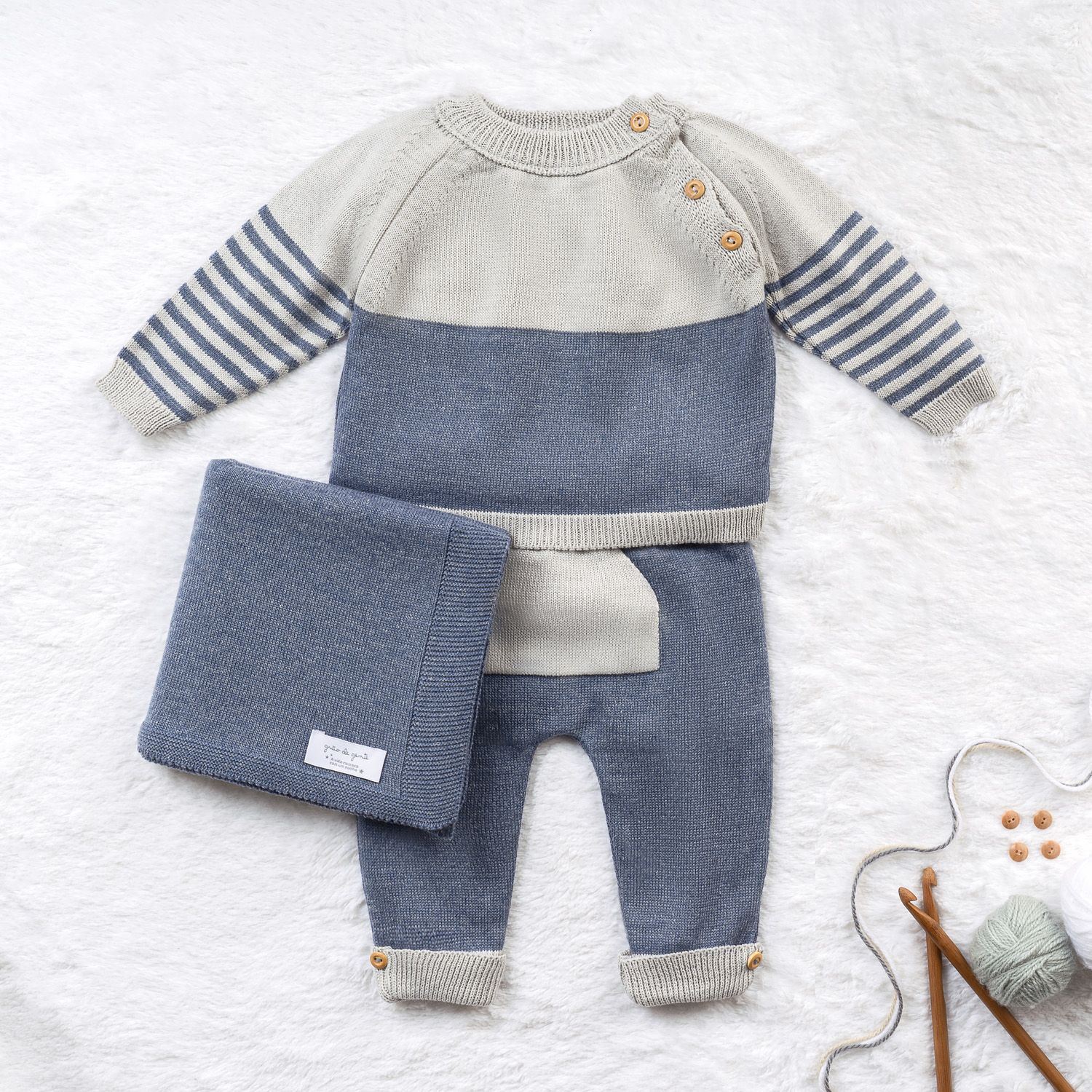 Saída Maternidade Tricot com Bolsinho e Listras Cinza e Azul Jeans 03 Peças