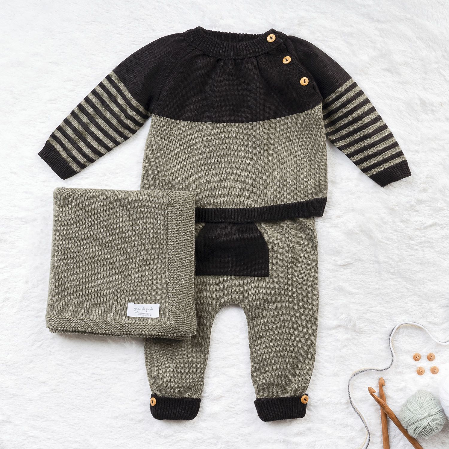 Saída Maternidade Tricot com Bolsinho e Listras Cinza e Azul Jeans 03 Peças