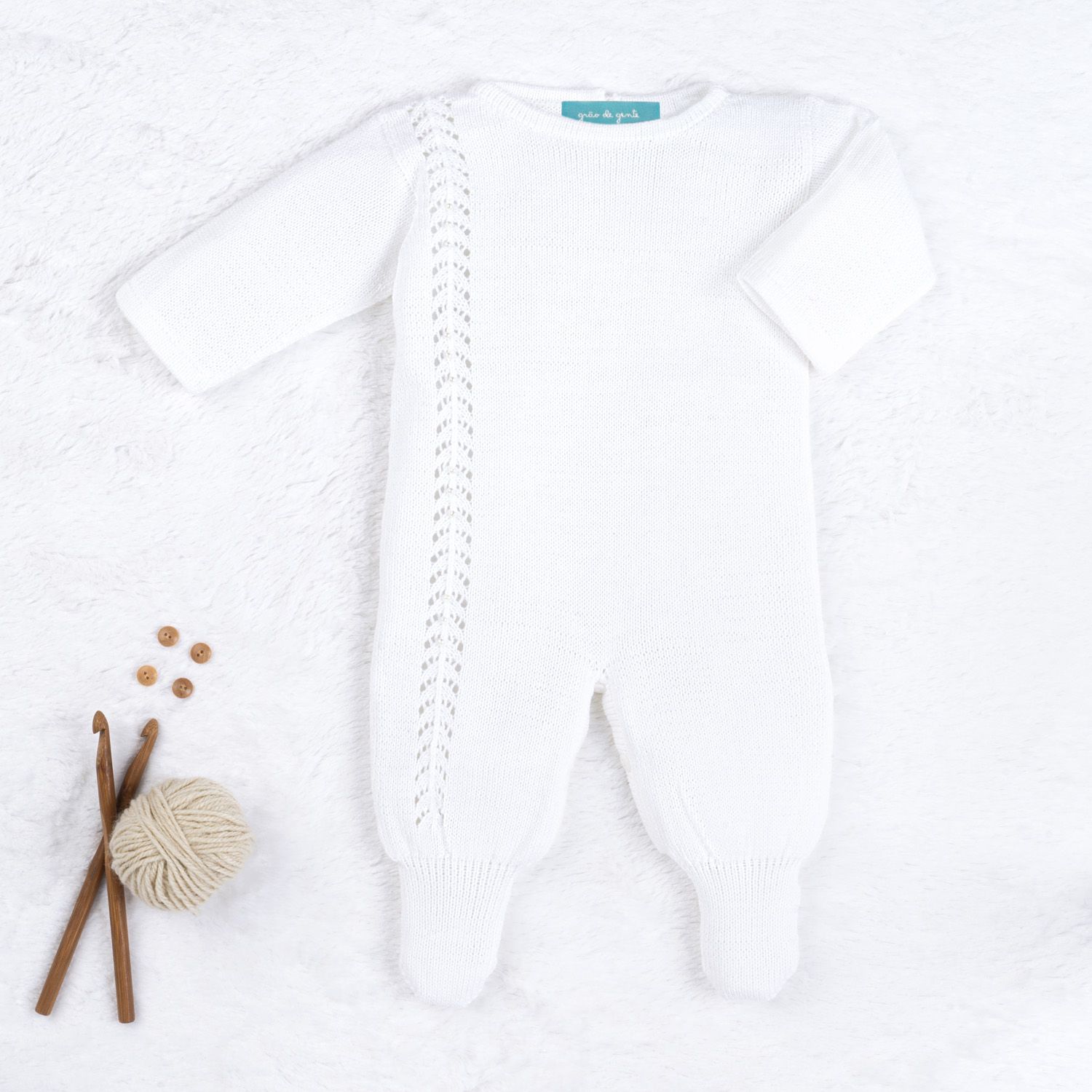 Saída Maternidade Tricot Petit Poá com Pérola Vermelho 03 Peças