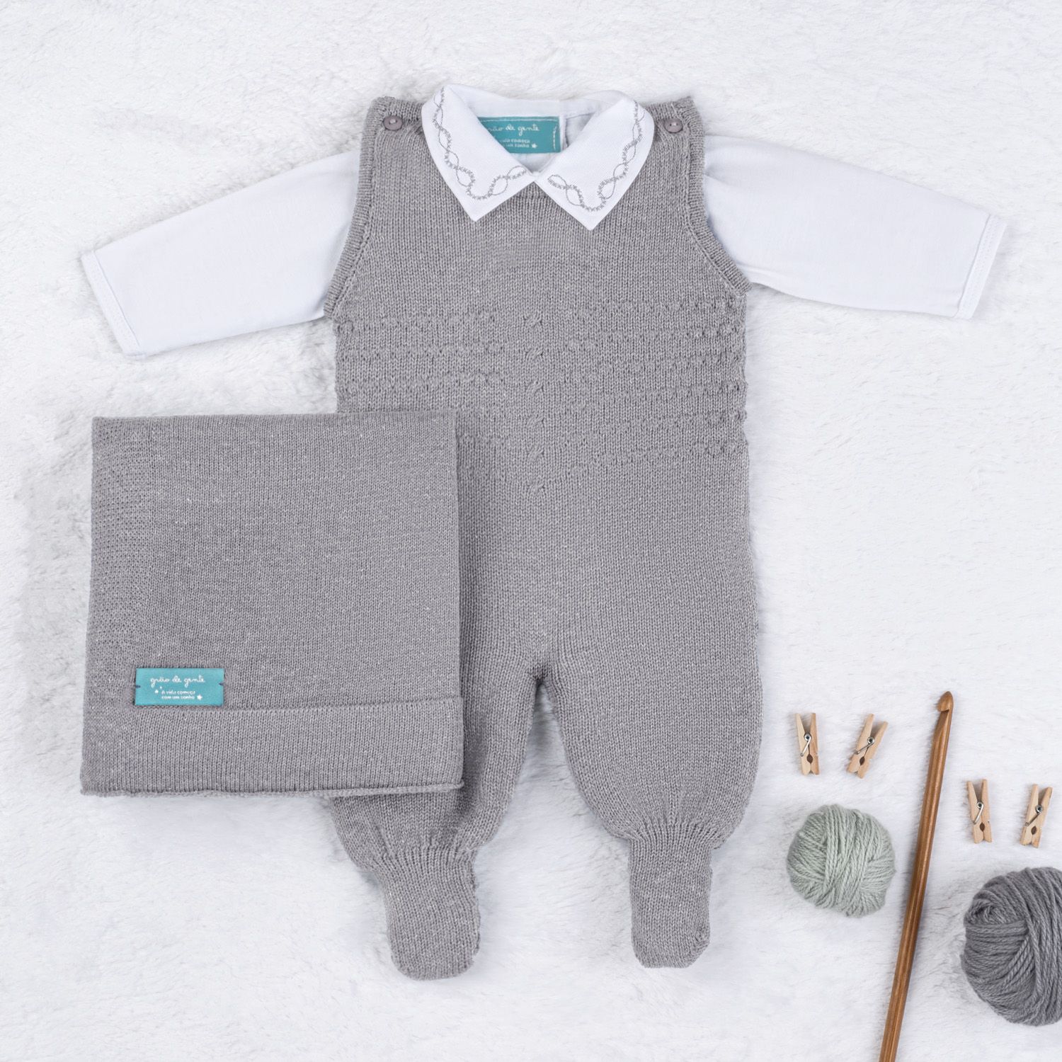 Saída Maternidade Tricot com Macacão e Body Requinte Cinza 03 Peças