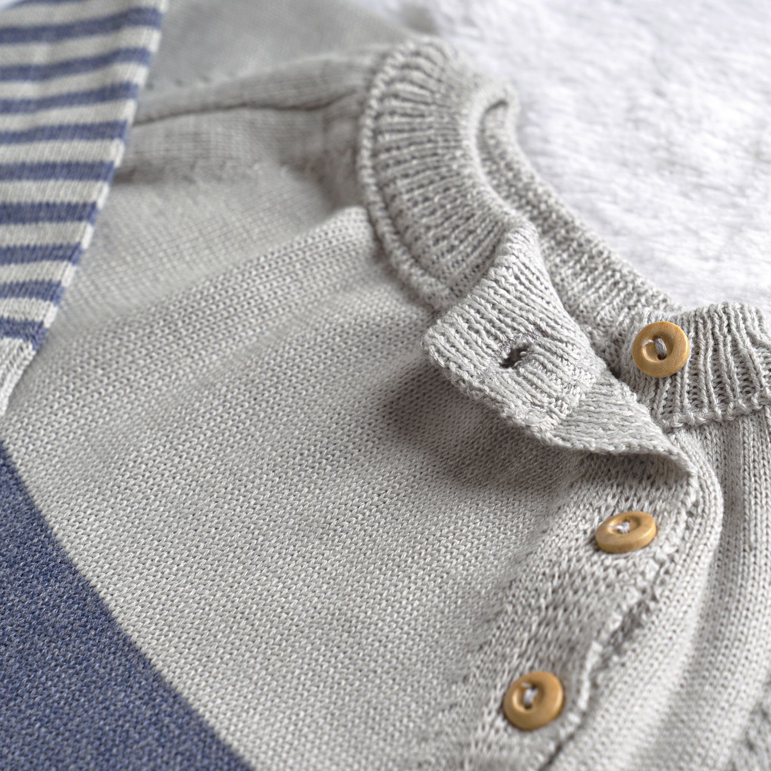 Casaquinho Tricot Listras Bege e Off White